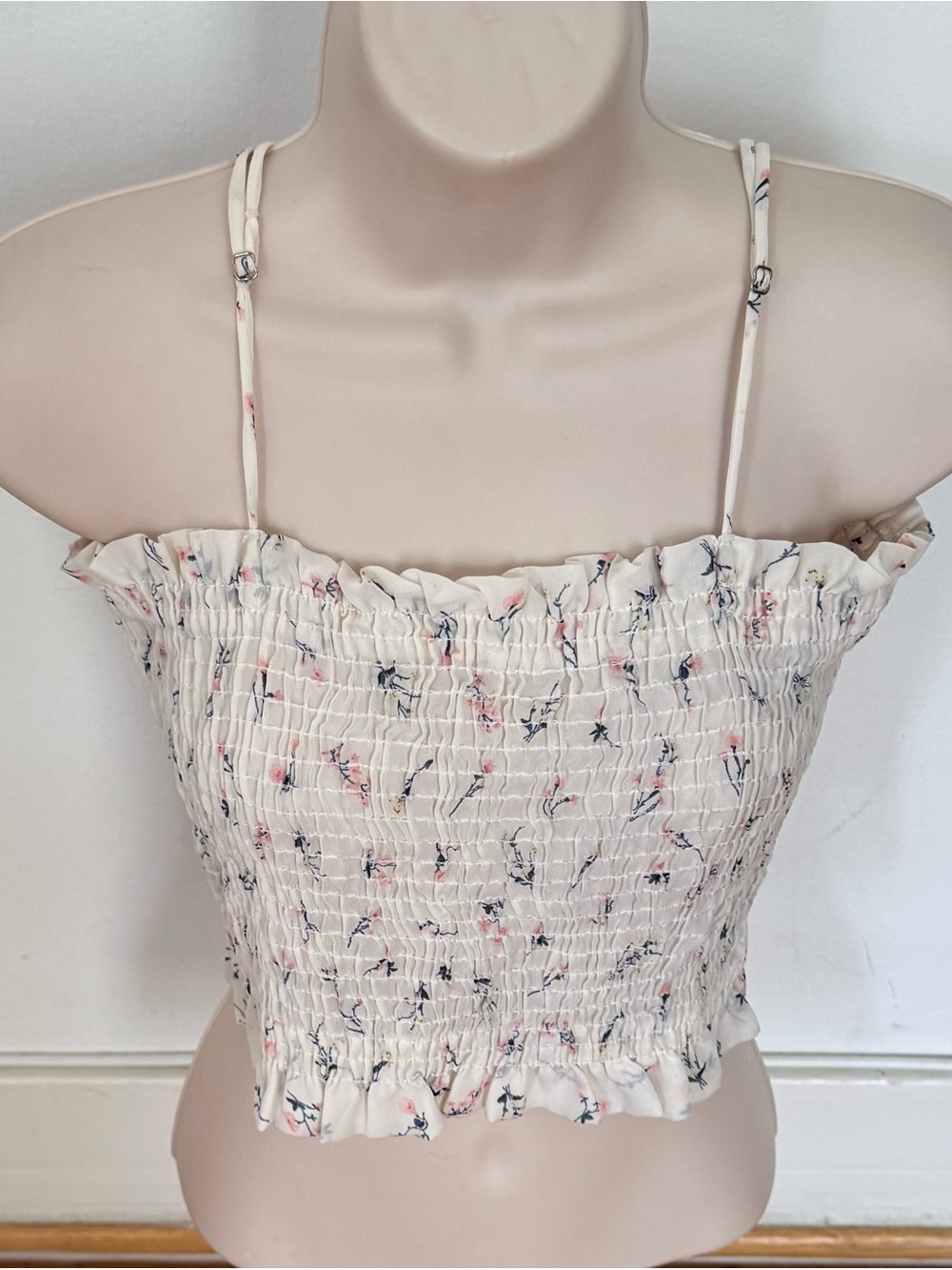 Timing Y2K white Smocked Floral Cropped Cami Top, size S beach feminine festival